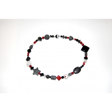 Granitkette mit Onyx, Koralle und Silberteilen