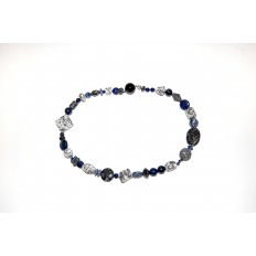 Granitkette mit Dumortierit und Lapis