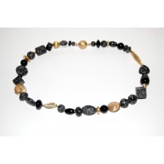 Granitkette mit Onyx und vergoldeten Teilen