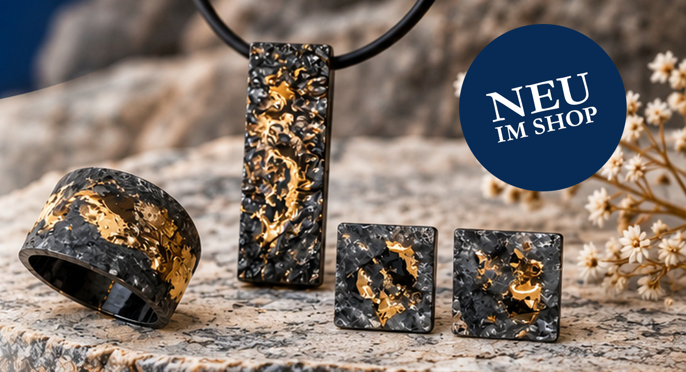 Stimmungsvolles Schmuckmotiv mit schwarzem Schmuck und goldenen Strukturen
